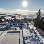 アパート Deux Pieces Au Calme Avec Piscine A Super-besse - Fr-1-814-169 *
