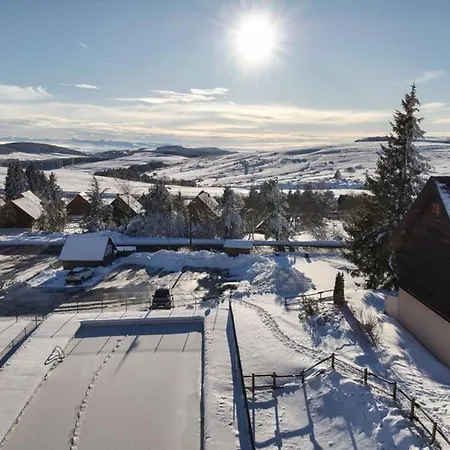 아파트 Deux Pieces Au Calme Avec Piscine A Super-besse - Fr-1-814-169 *