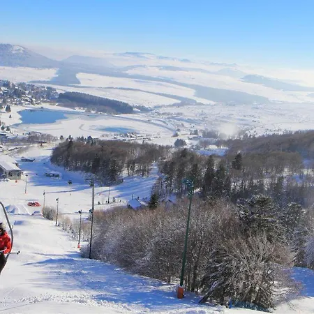 Deux Pieces Au Calme Avec Piscine A Super-besse - Fr-1-814-169