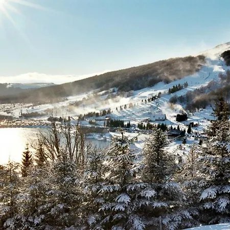 Deux Pieces Au Calme Avec Piscine A Super-besse - Fr-1-814-169 Vassiviere (Puy de Dome)